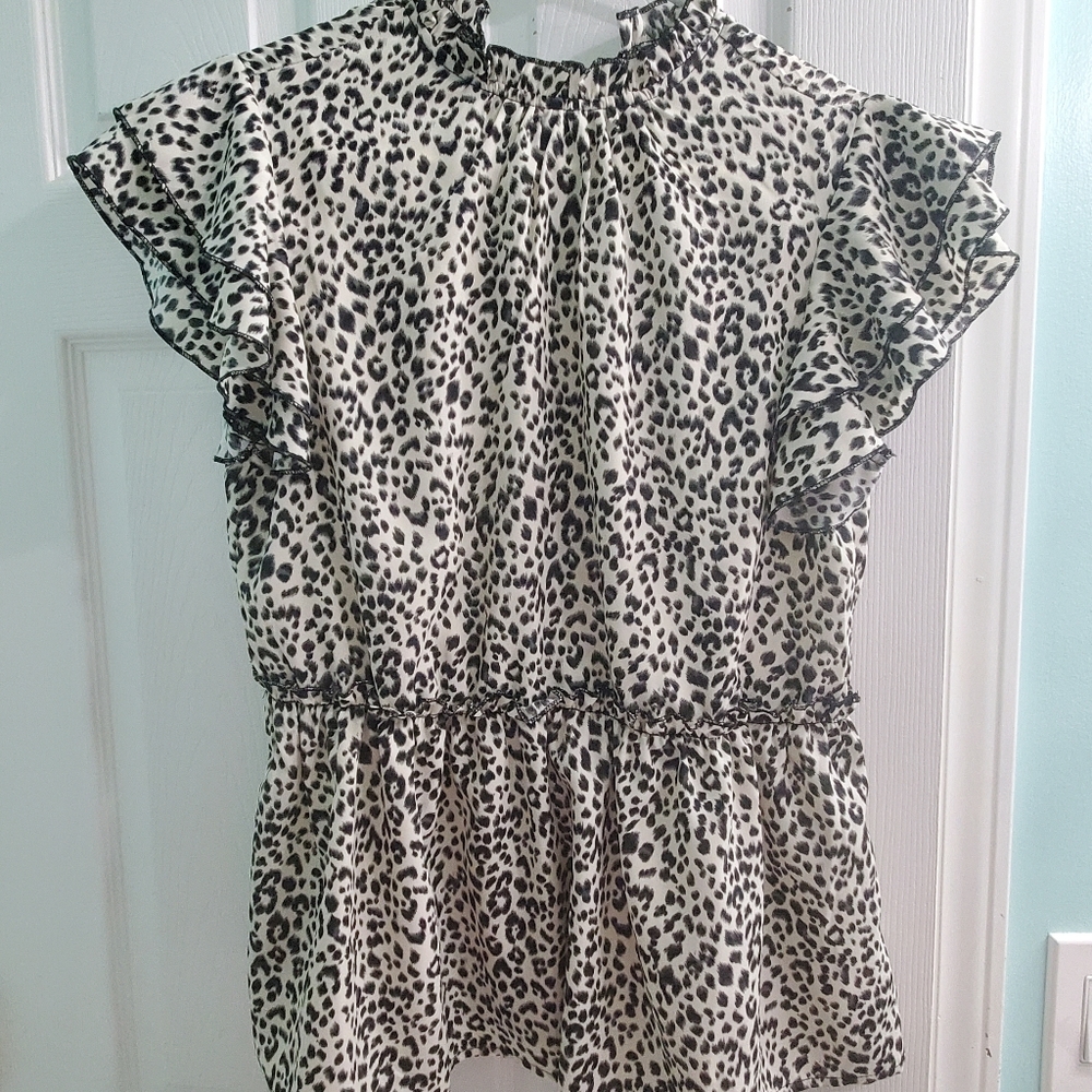 NWOT Pink Lily Leopard blouse